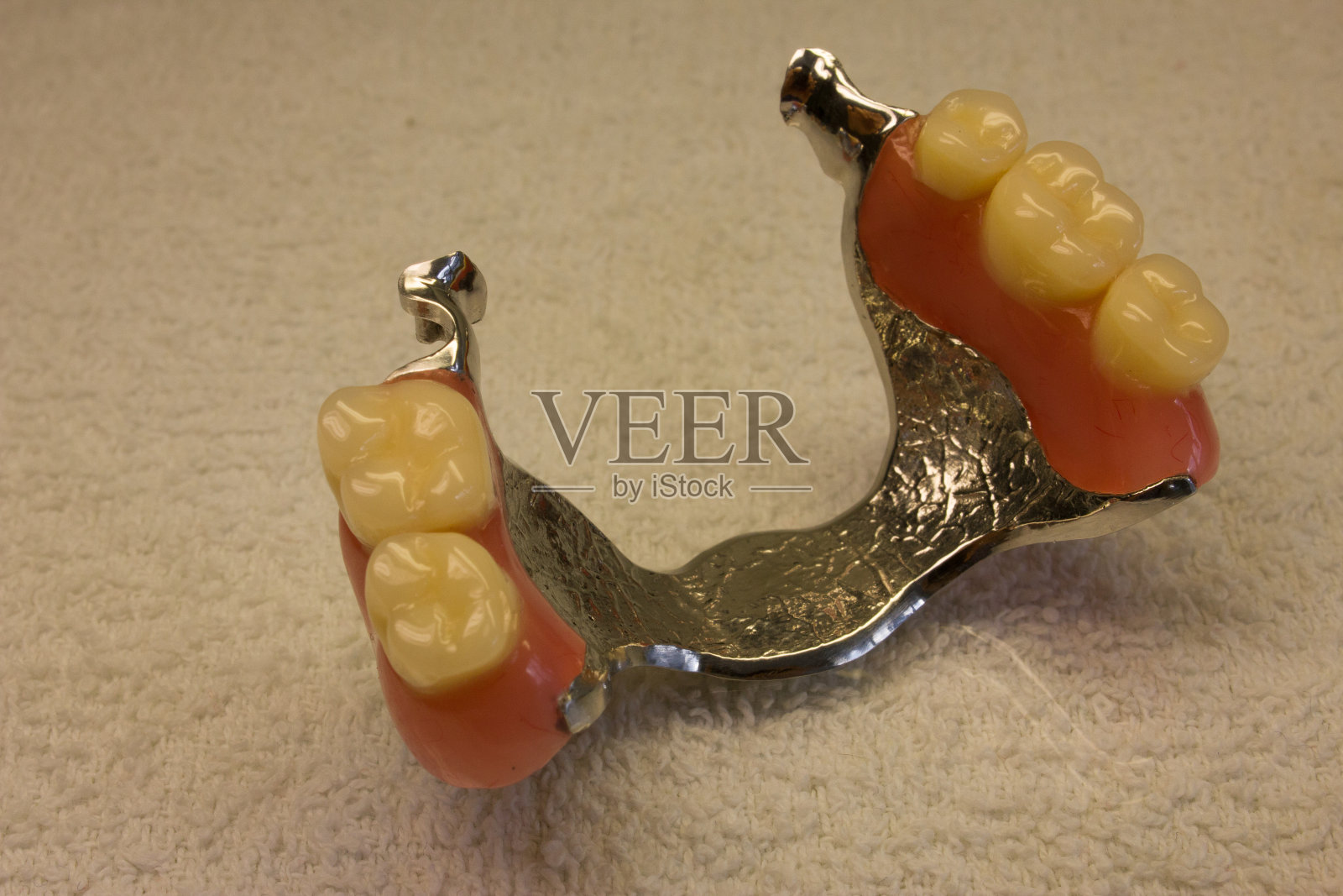 上颌的假体附着在上面照片摄影图片