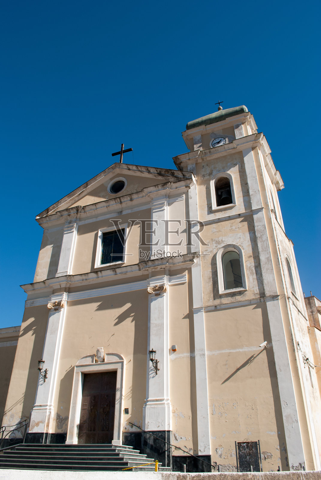 意大利龙哥尼亚村的教堂照片摄影图片
