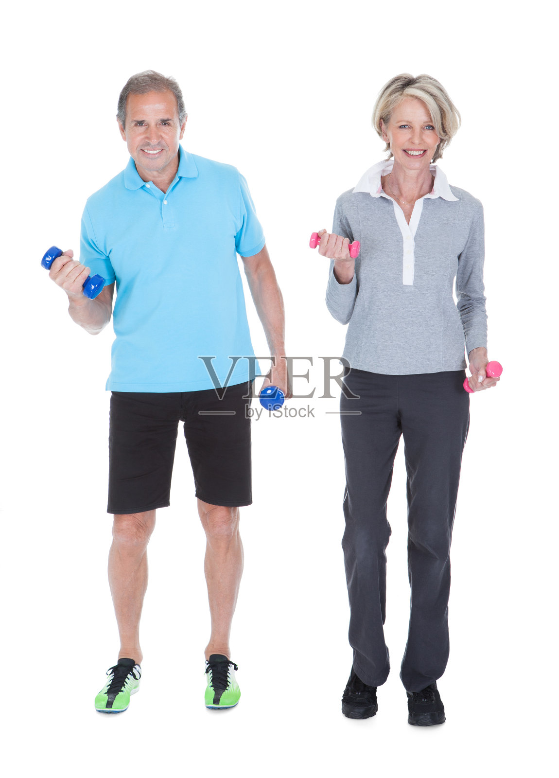 成年夫妇用哑铃做运动照片摄影图片