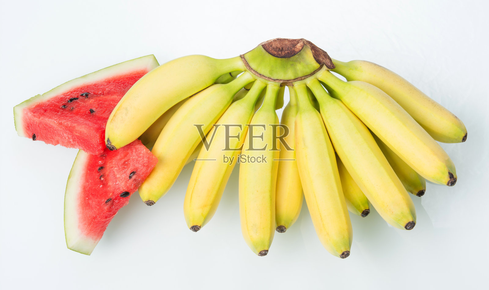 熟透的黄香蕉配上西瓜片照片摄影图片