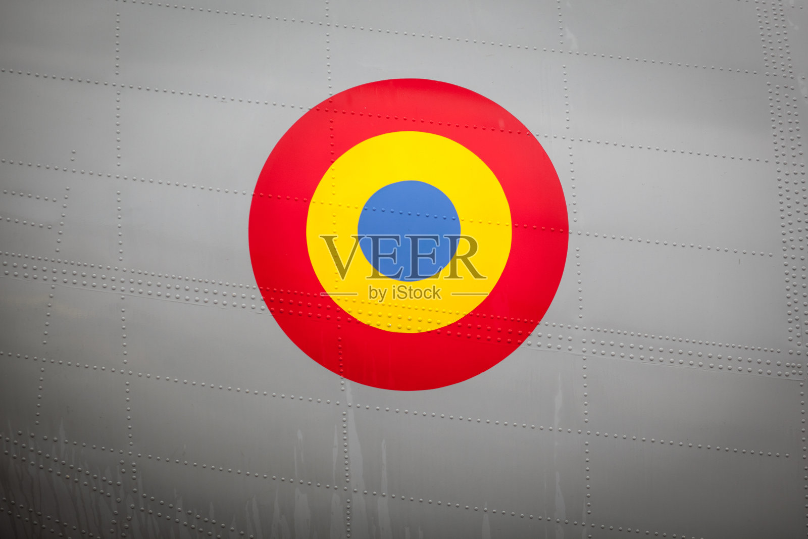 军用飞机上的罗马尼亚国旗照片摄影图片