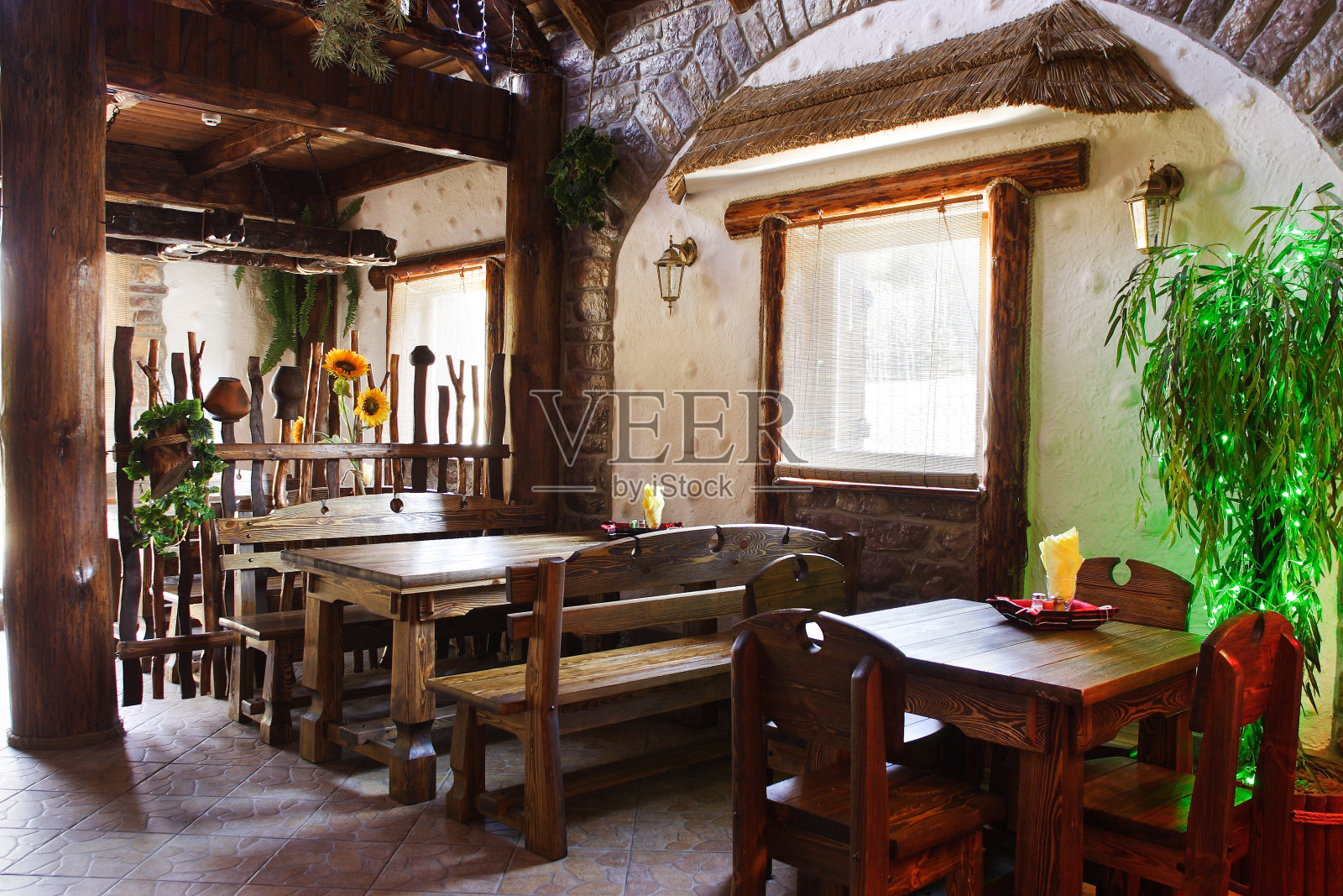 色彩鲜艳的欧洲餐厅照片摄影图片