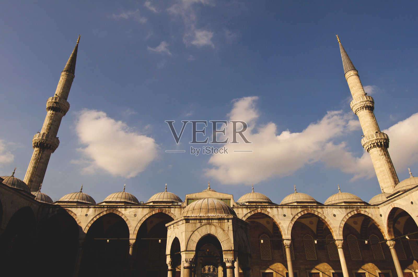 土耳其伊斯坦布尔的苏丹艾哈迈德清真寺照片摄影图片