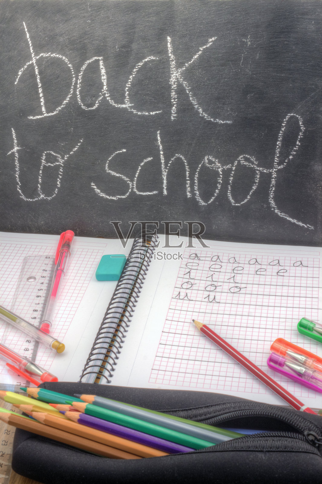 回到学校的立式笔记本照片摄影图片