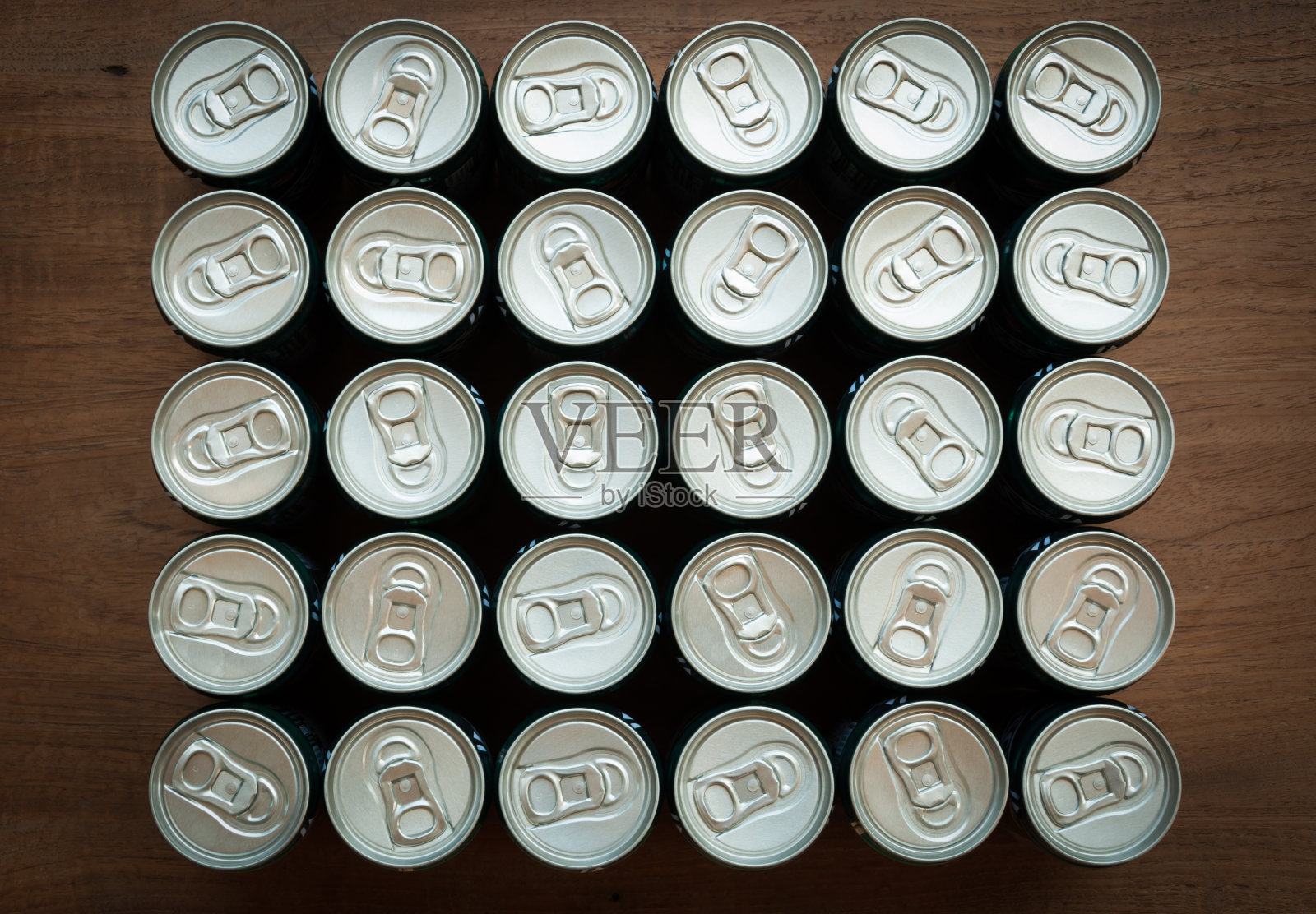 喝罐。俯视图照片摄影图片