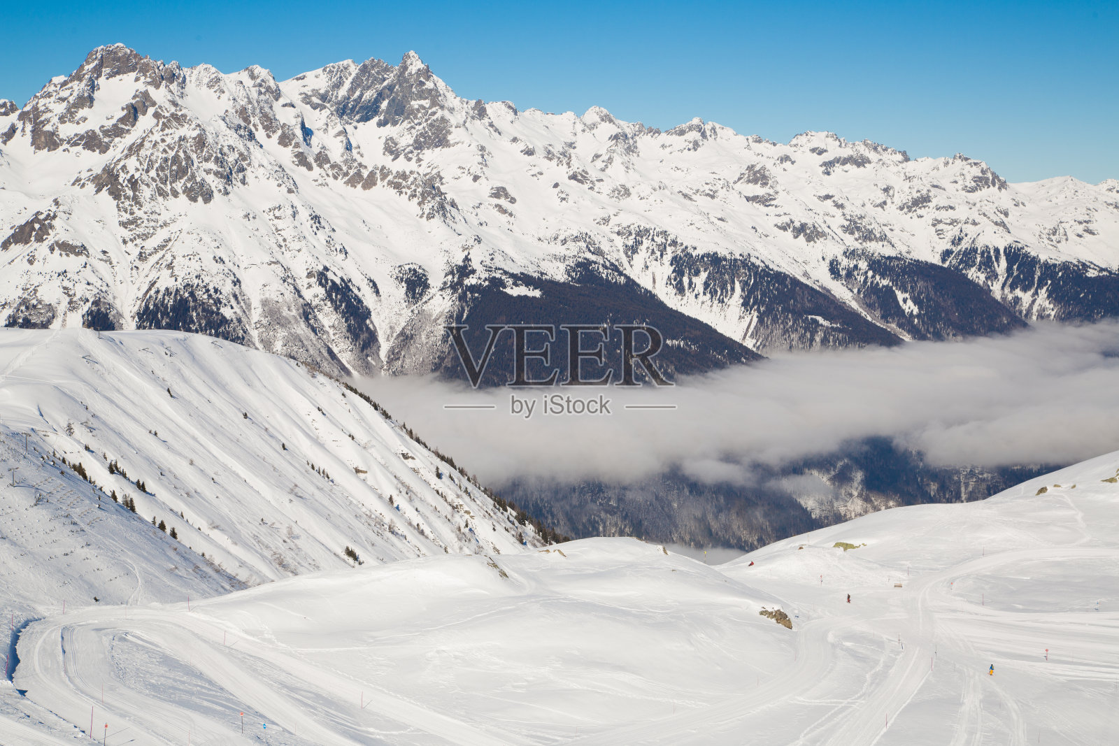 阿尔卑斯山脉在冬天照片摄影图片
