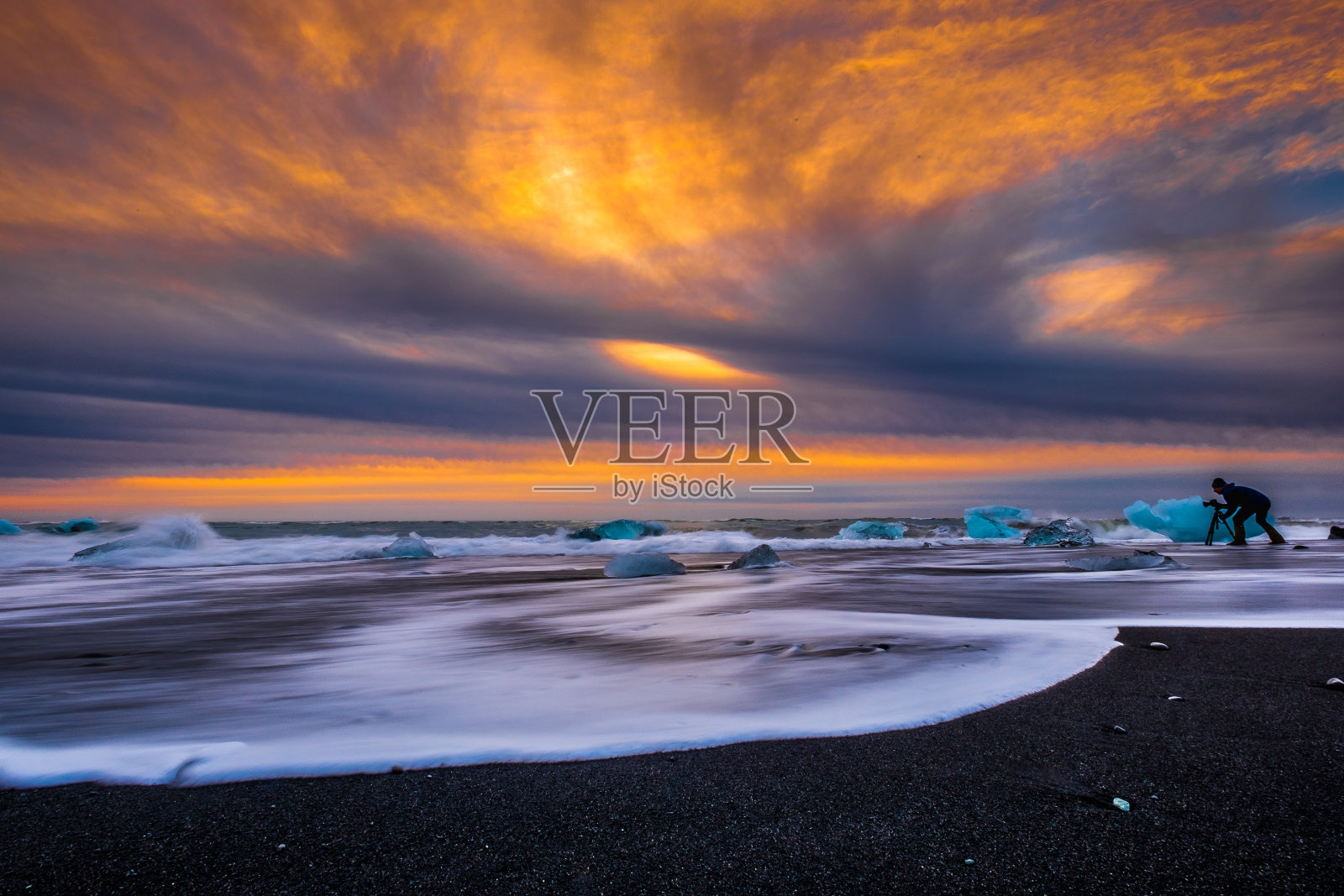 有人在看着你照片摄影图片