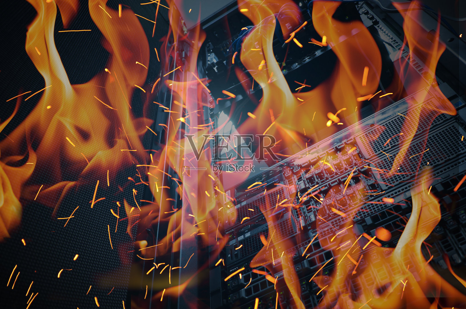 数据中心机房服务器和存储发生火灾照片摄影图片