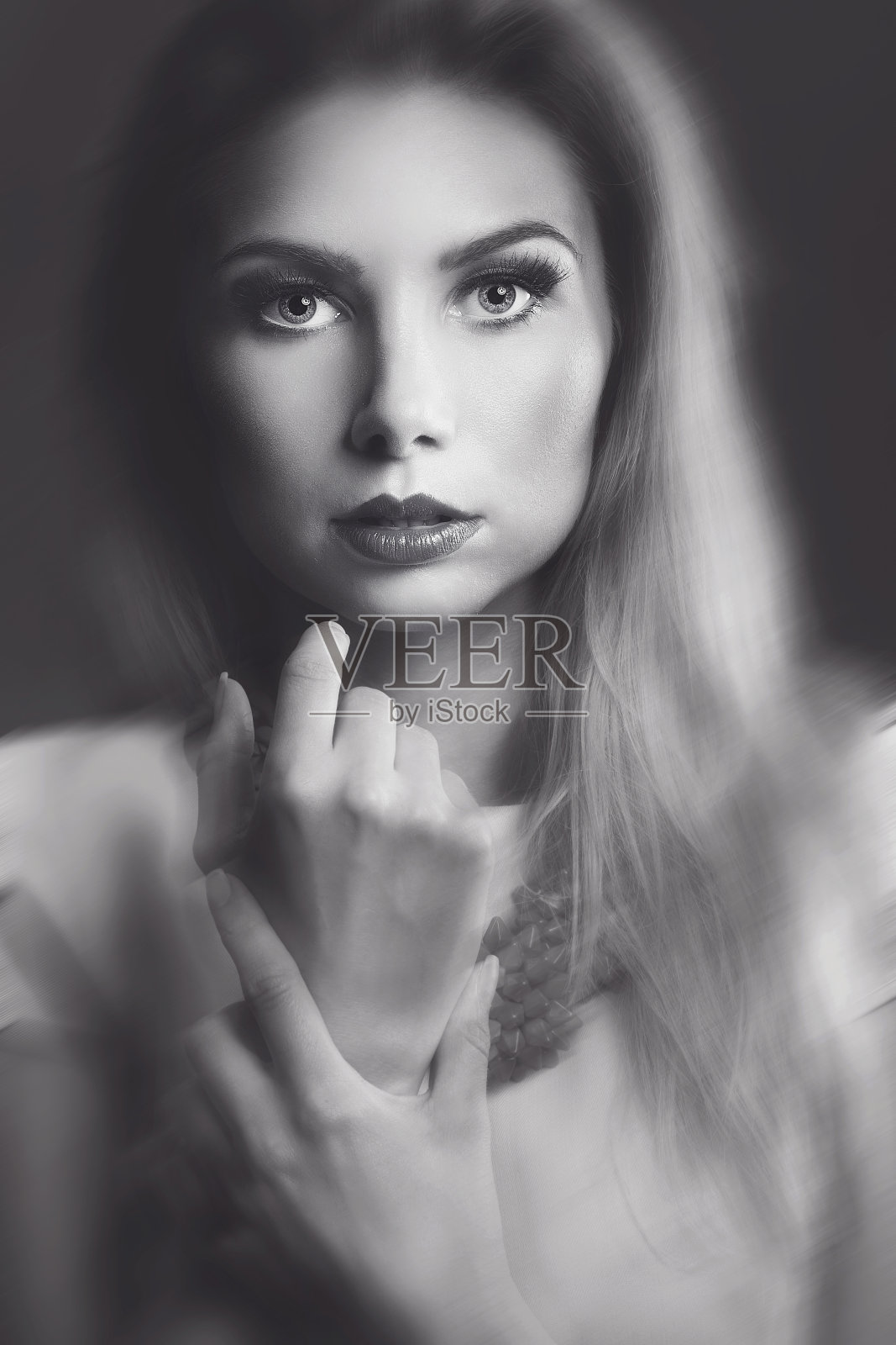 美丽的肖像精致的金发女人。照片摄影图片