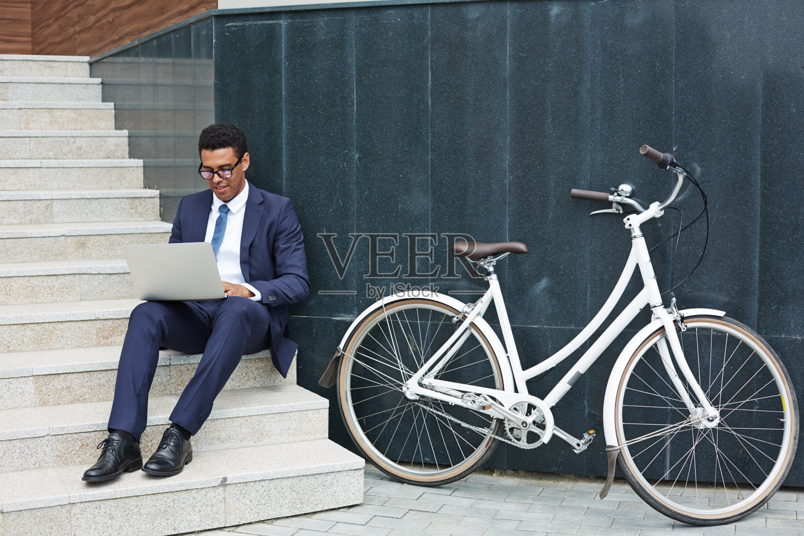 网络上楼梯照片摄影图片