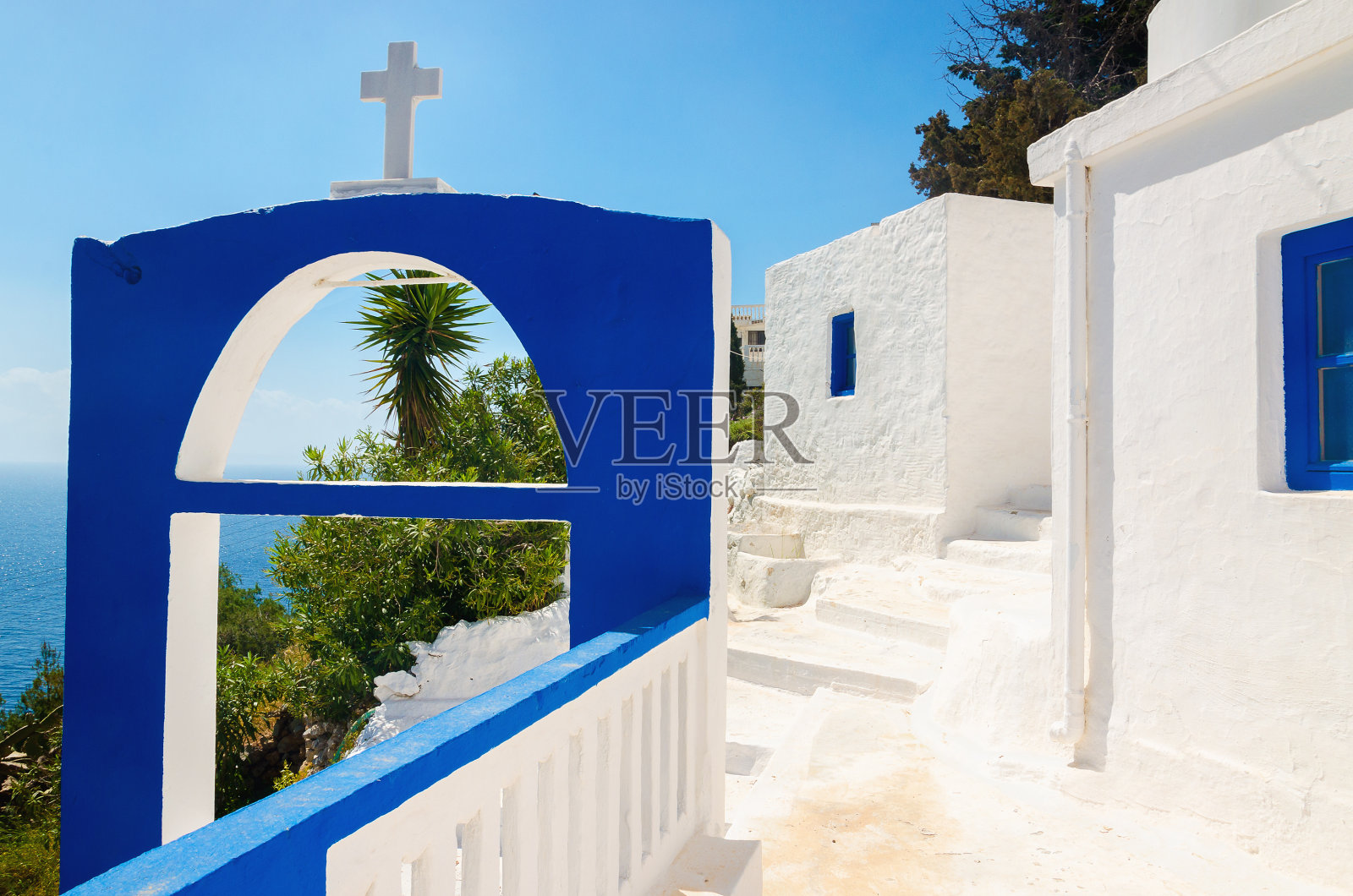 希腊标志性的蓝色教堂照片摄影图片