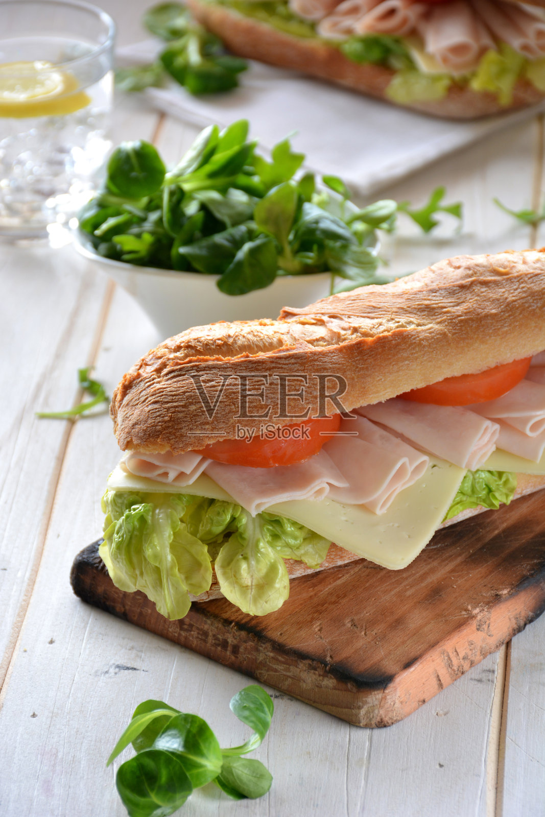 奶酪三明治和火鸡火腿照片摄影图片