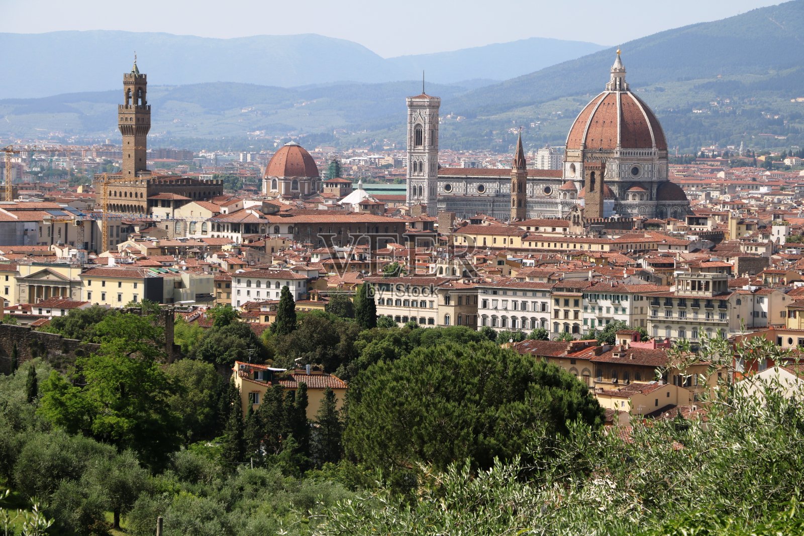 佛罗伦萨俯瞰历史悠久的意大利托斯卡纳市中心照片摄影图片