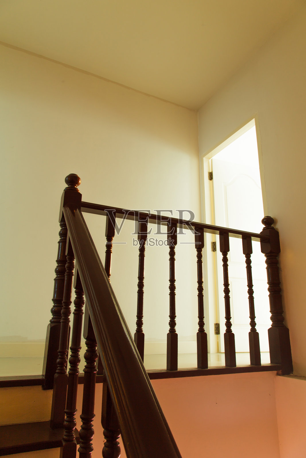 硬木栏杆地板照片摄影图片