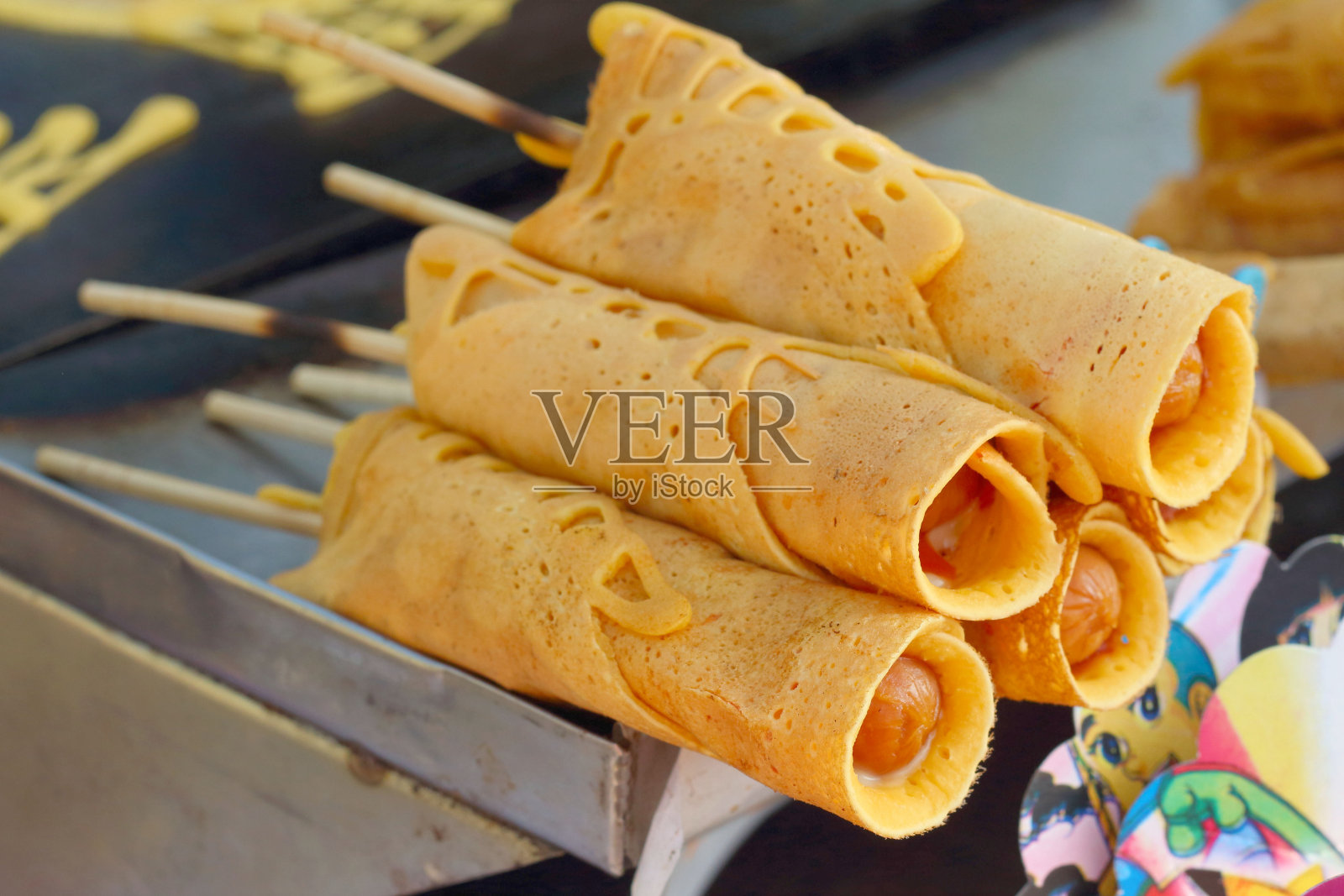 泰国甜点，混合面粉，椰子然后油炸。照片摄影图片