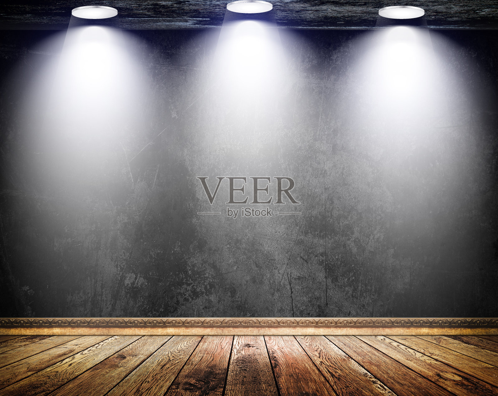 黑色的垃圾墙，三盏灯和旧木地板。照片摄影图片