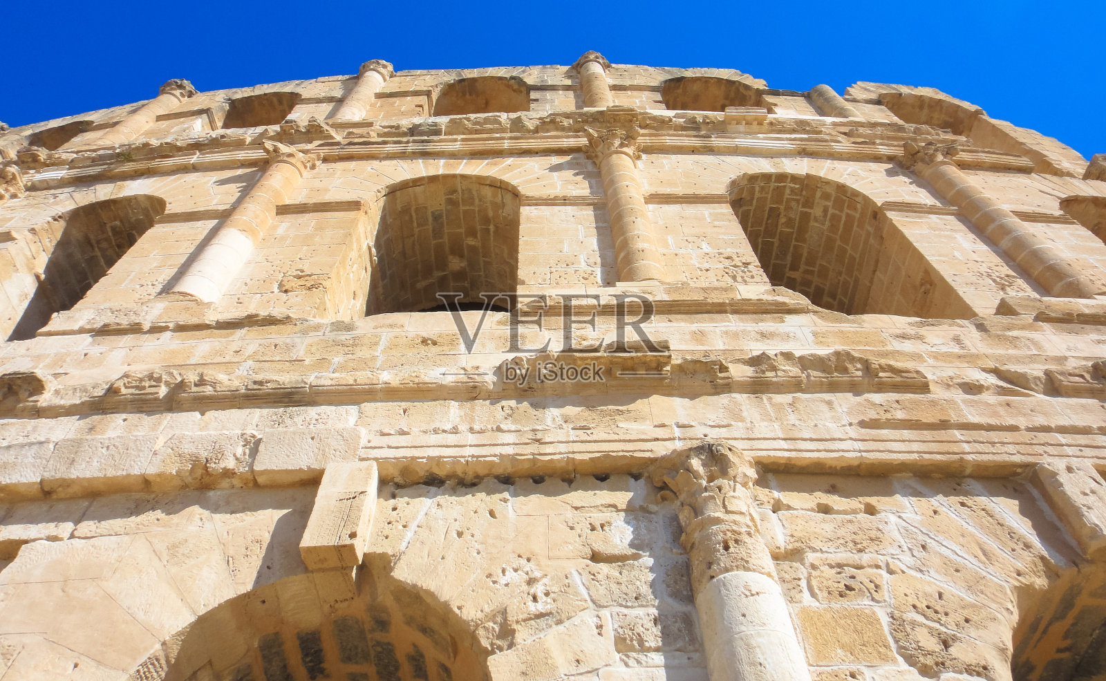 位于埃尔杰姆镇的蒂斯德鲁斯罗马圆形剧场。突尼斯照片摄影图片