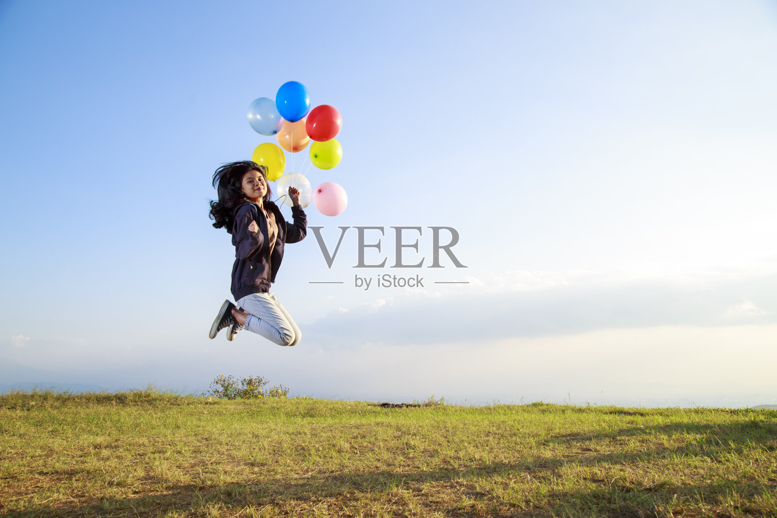 与气球飞行照片摄影图片