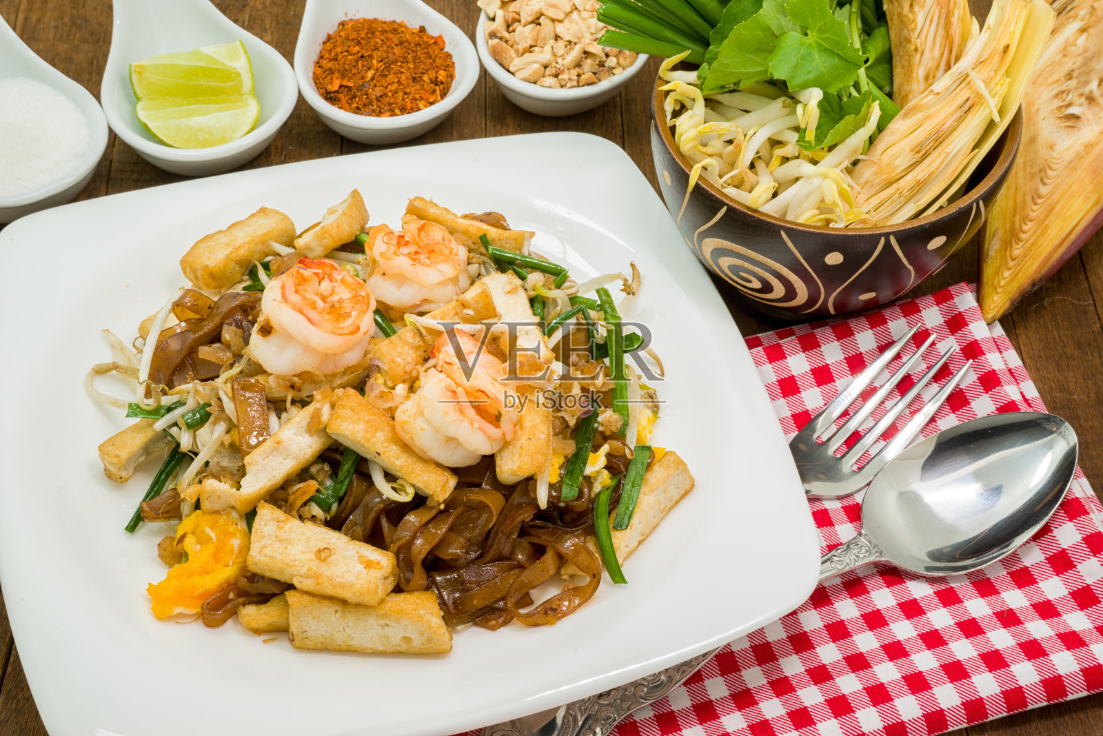 美味的泰式炒米粉照片摄影图片