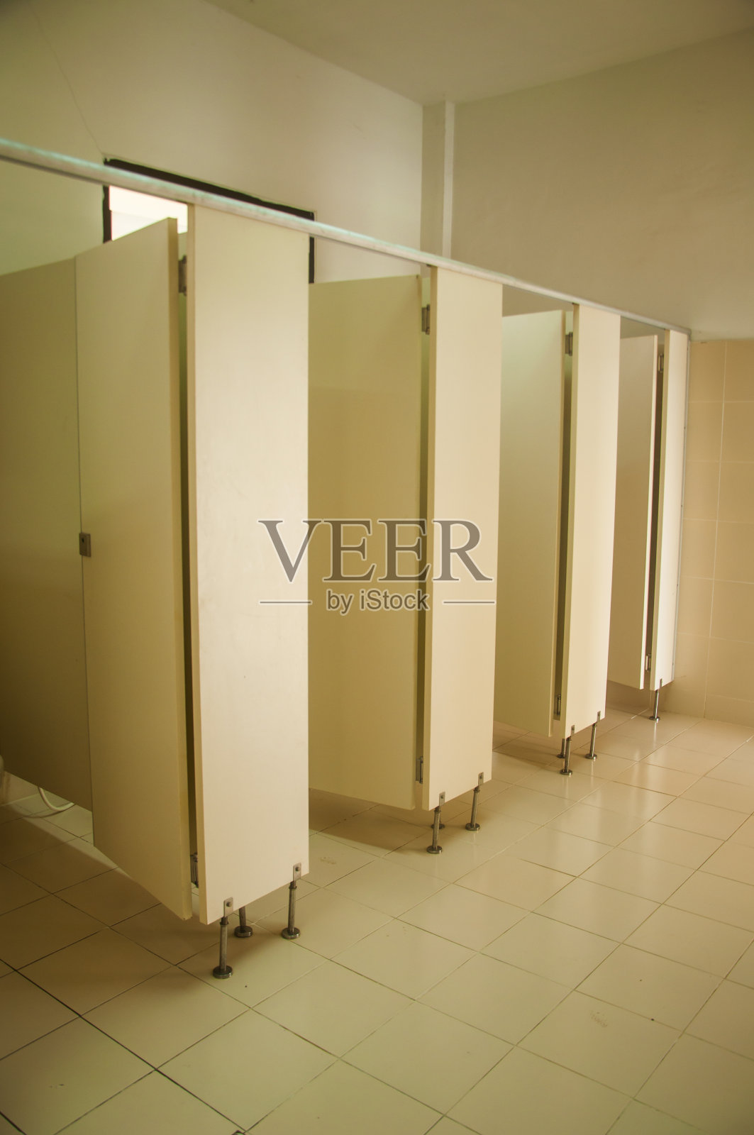 公共建筑里的男厕所照片摄影图片