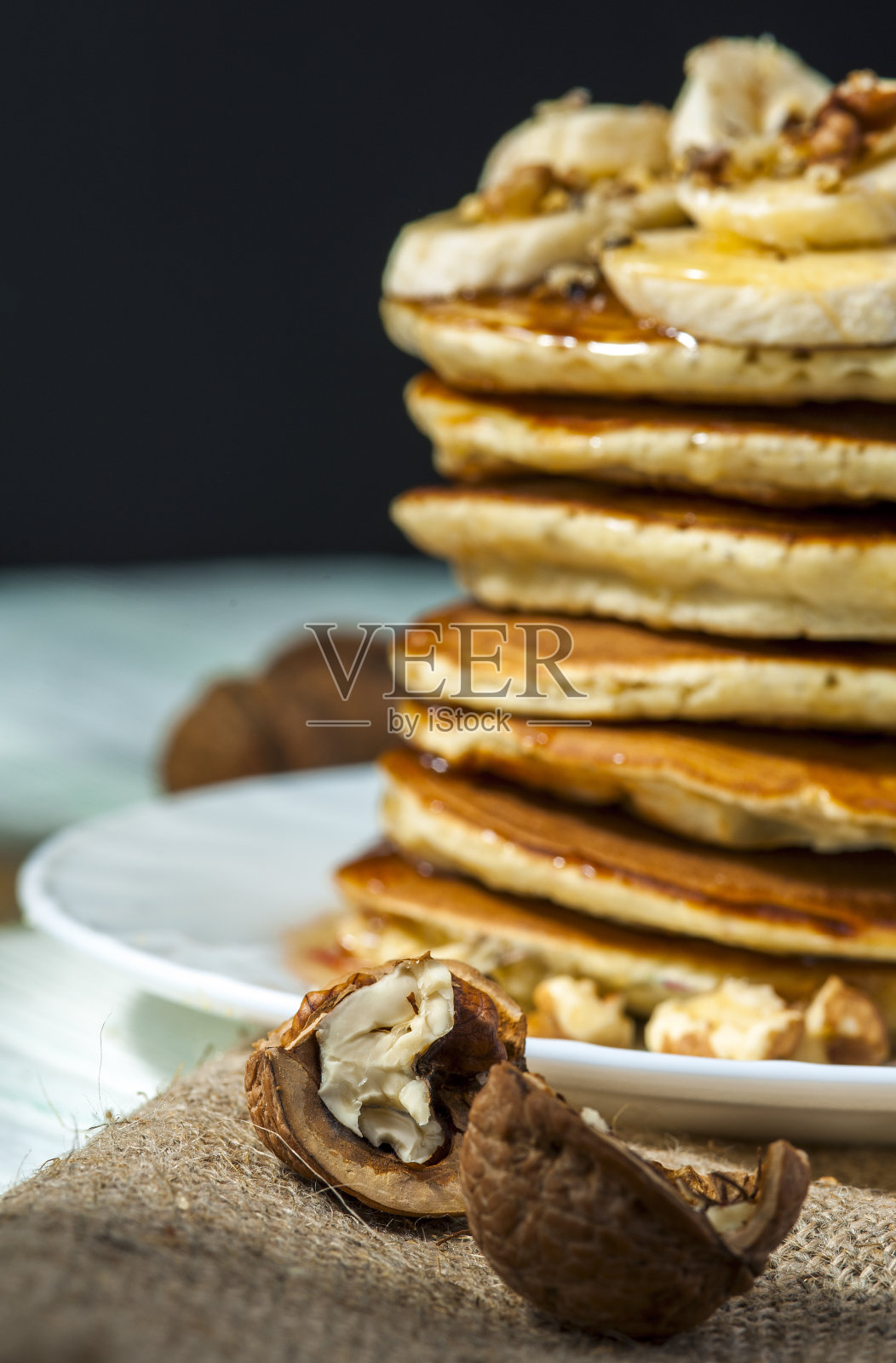 自制煎饼配香蕉片照片摄影图片