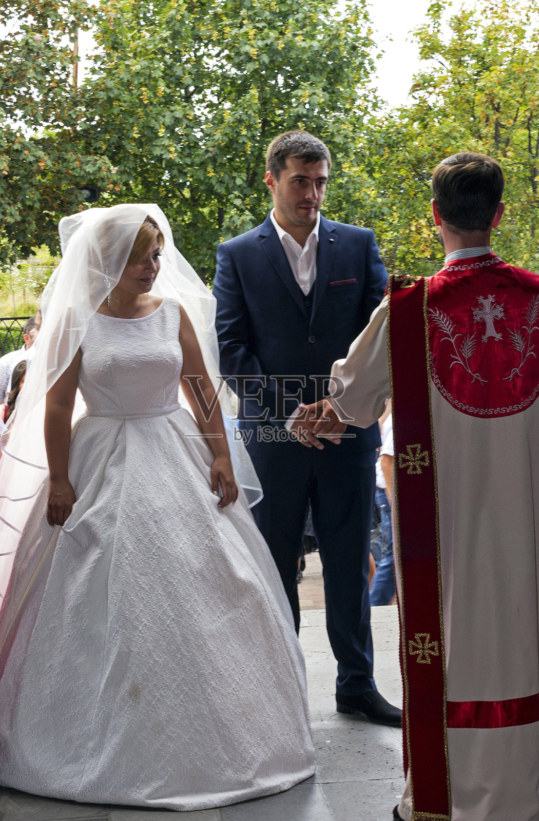 在教堂举行婚礼照片摄影图片