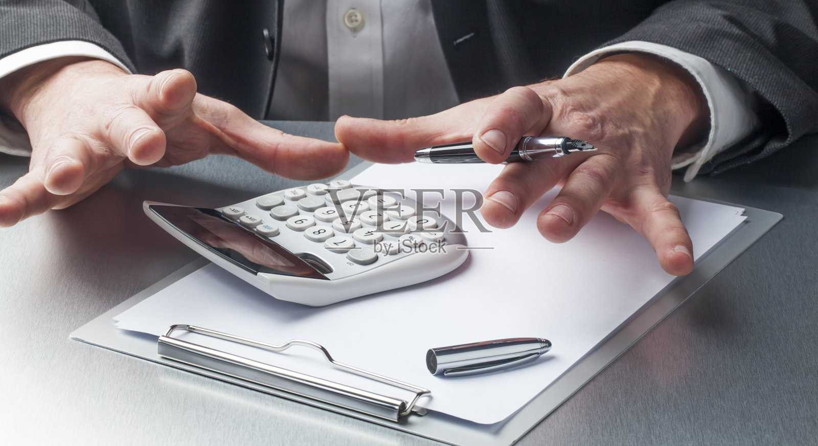 商人双手管理财务照片摄影图片