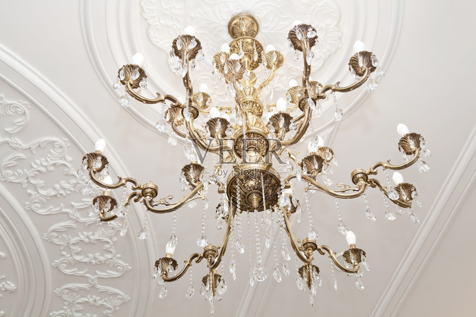 优雅的经典吊灯照片摄影图片