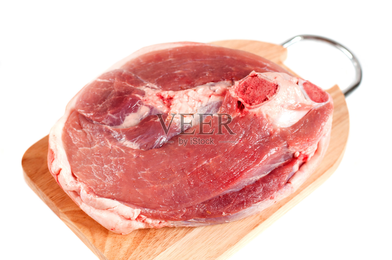 砧板上的猪肉照片摄影图片