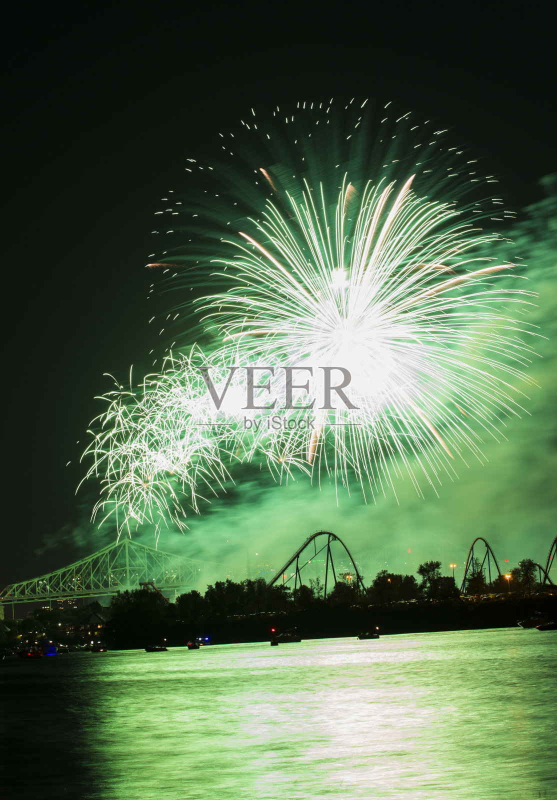 加拿大蒙特利尔La Ronde的烟花表演照片摄影图片