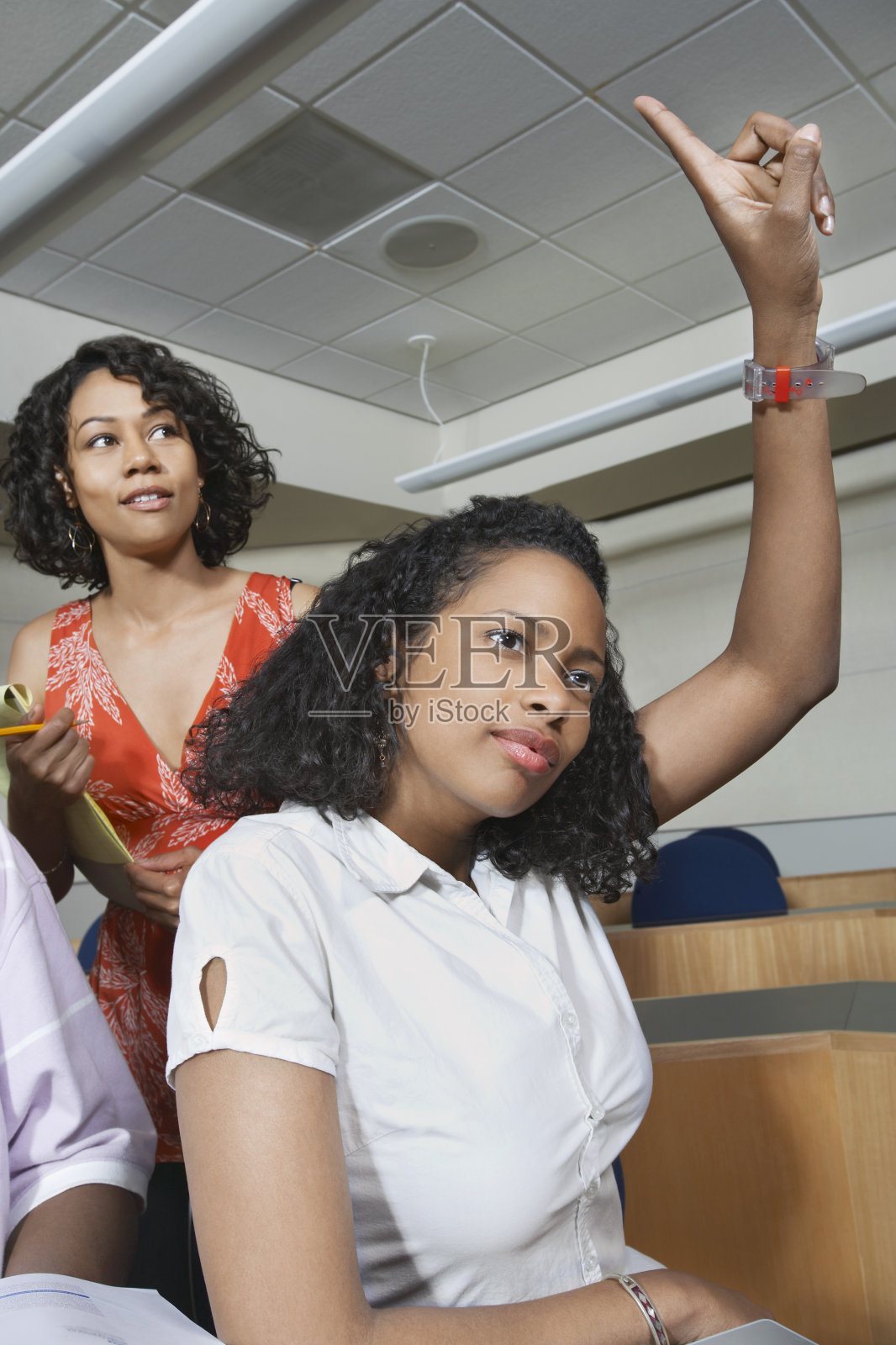 学生在大学里照片摄影图片