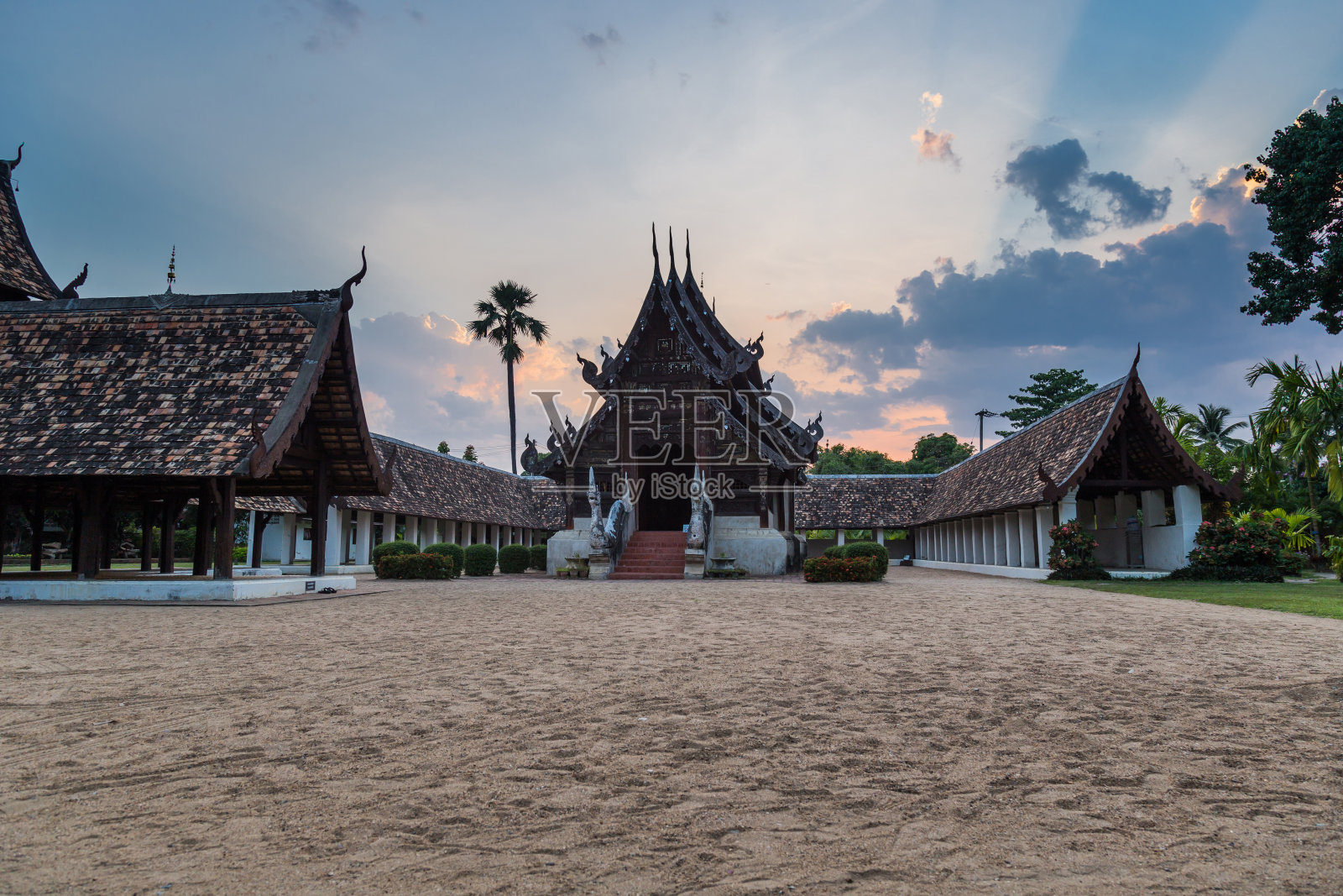泰国清迈的老木寺，东坎寺。照片摄影图片