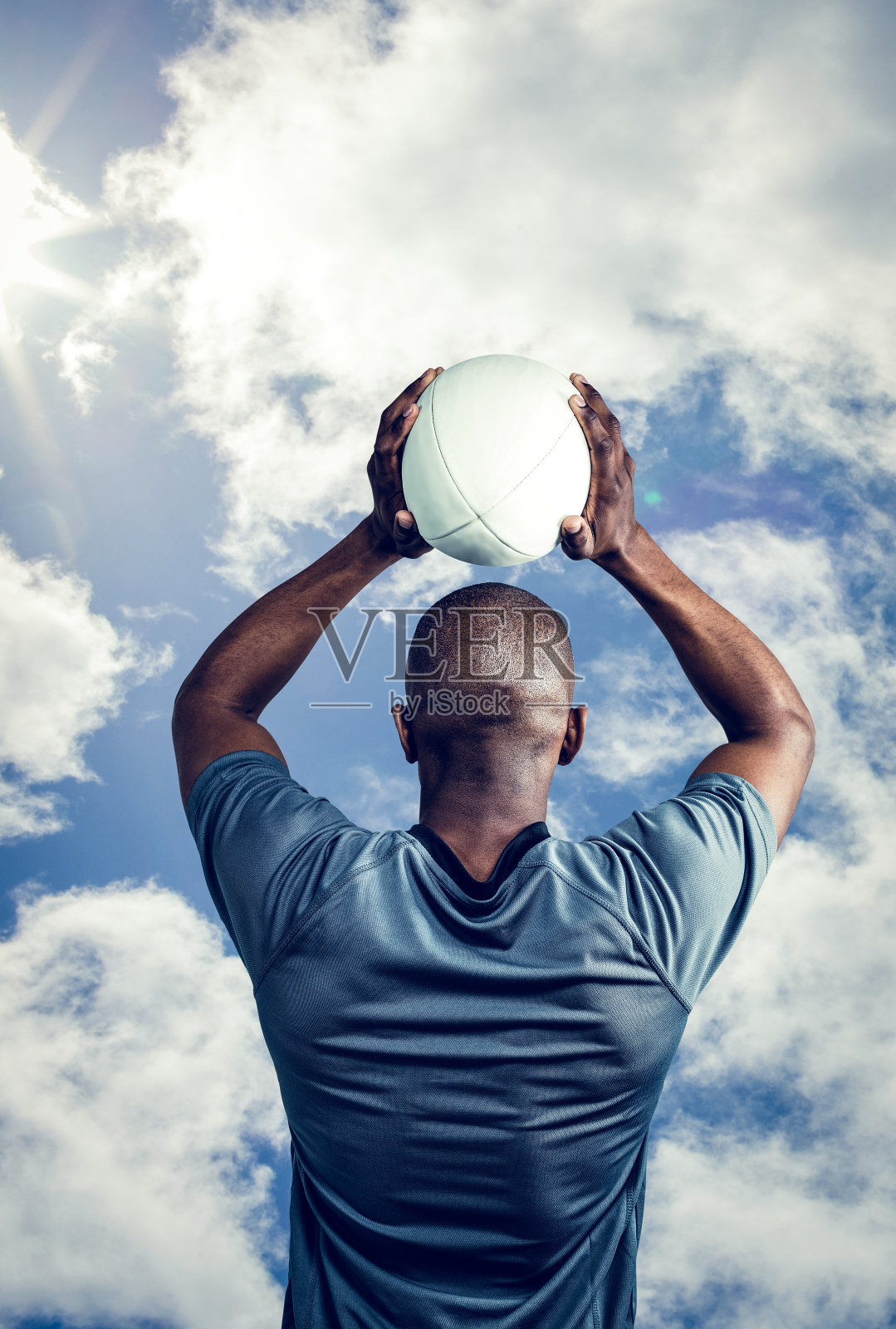 橄榄球运动员投掷的合成图像照片摄影图片