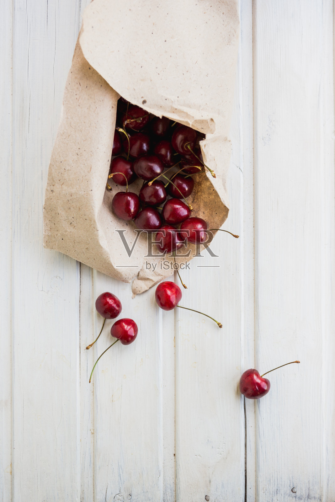 新鲜采摘樱桃照片摄影图片