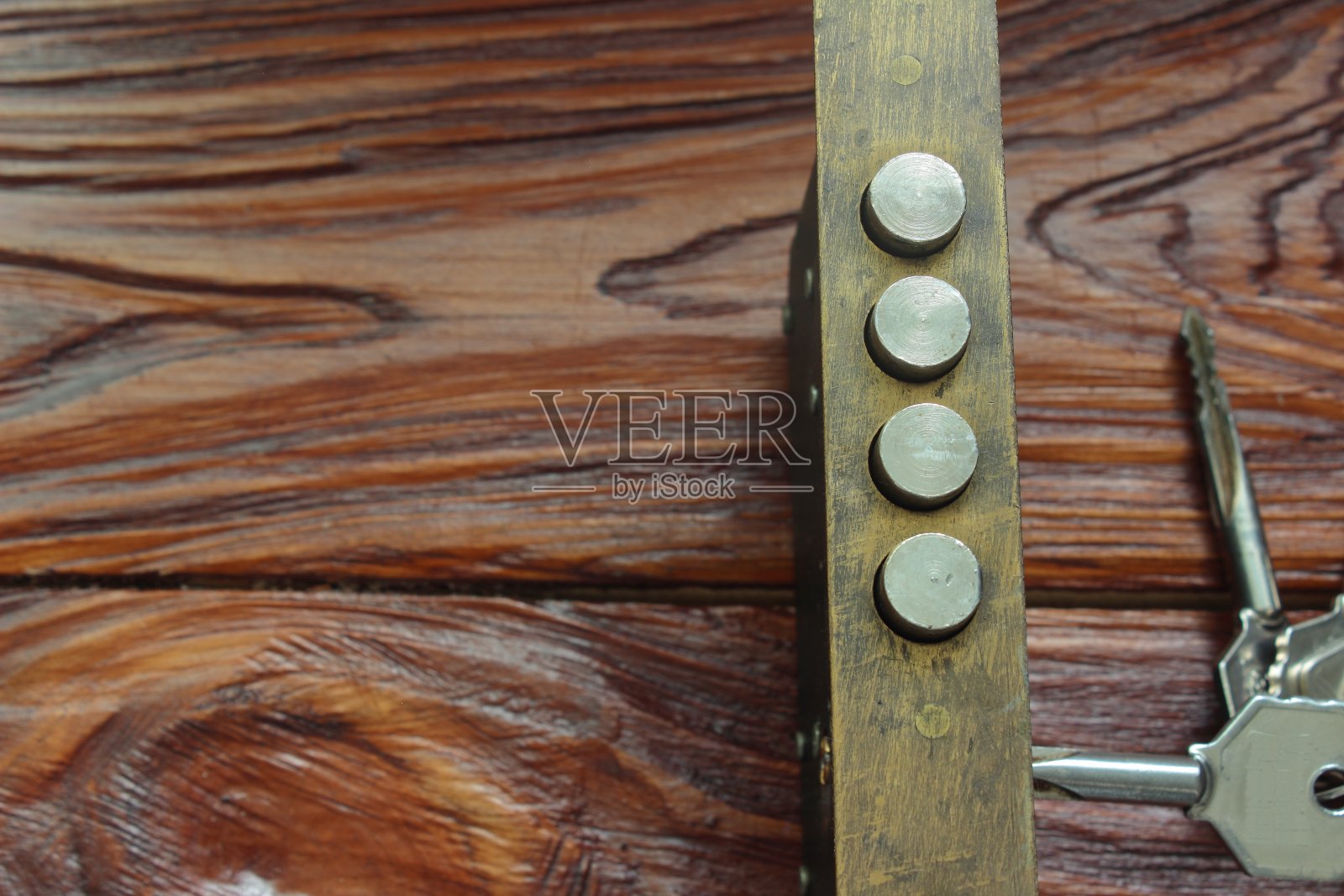 门锁和钥匙照片摄影图片