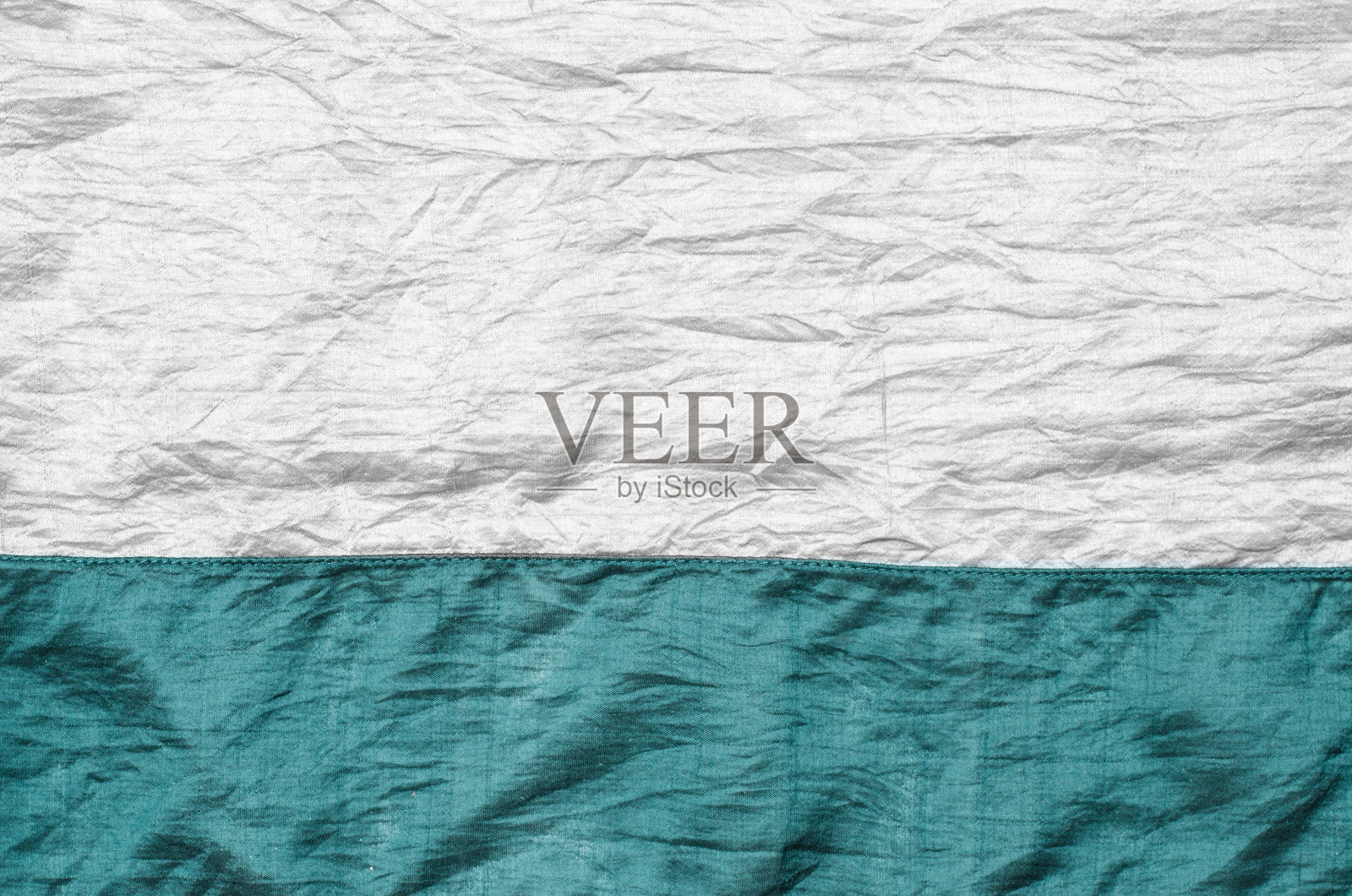 皱白色和绿色丝绸纹理背景照片摄影图片