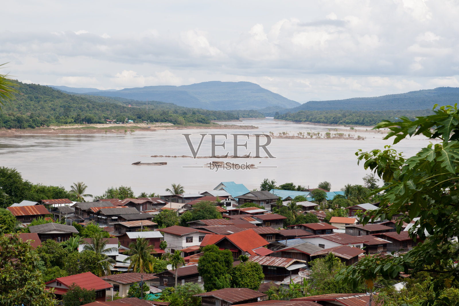 泰国Khong Chiam河畔村庄的鸟瞰图照片摄影图片