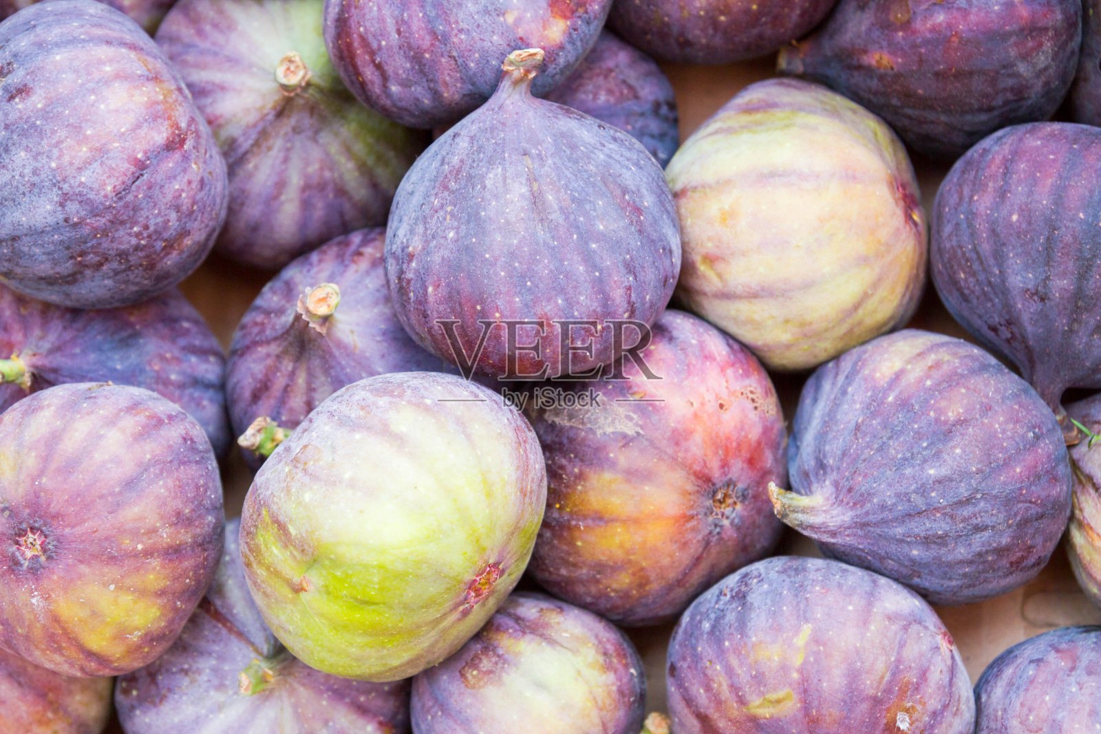 装在盒子里出售的无花果照片摄影图片