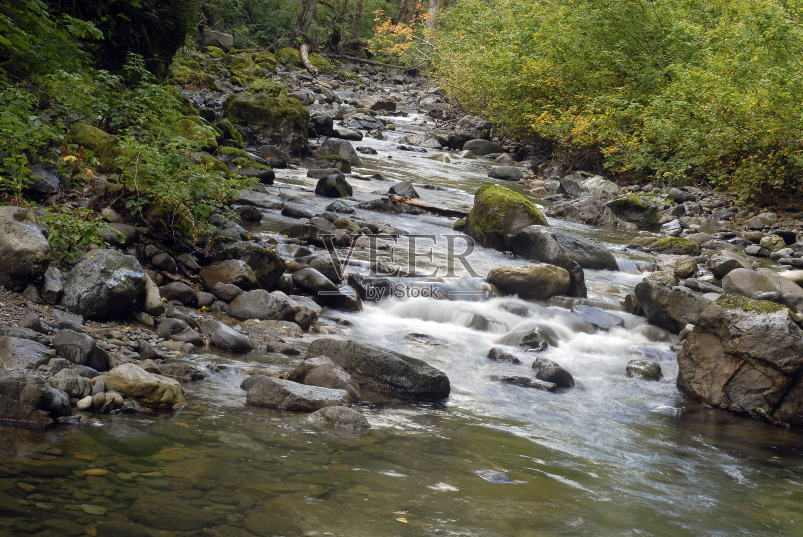 喀斯喀特山流照片摄影图片
