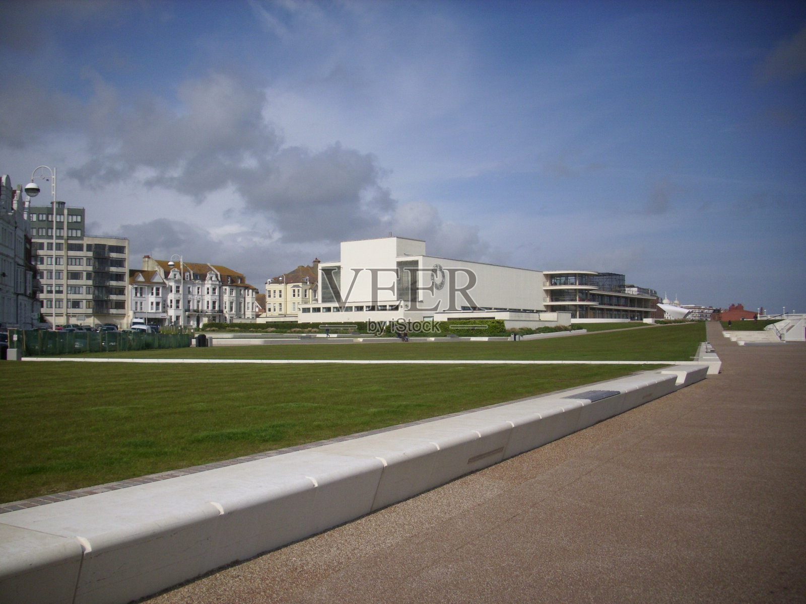 现代建筑和空旷的广场照片摄影图片