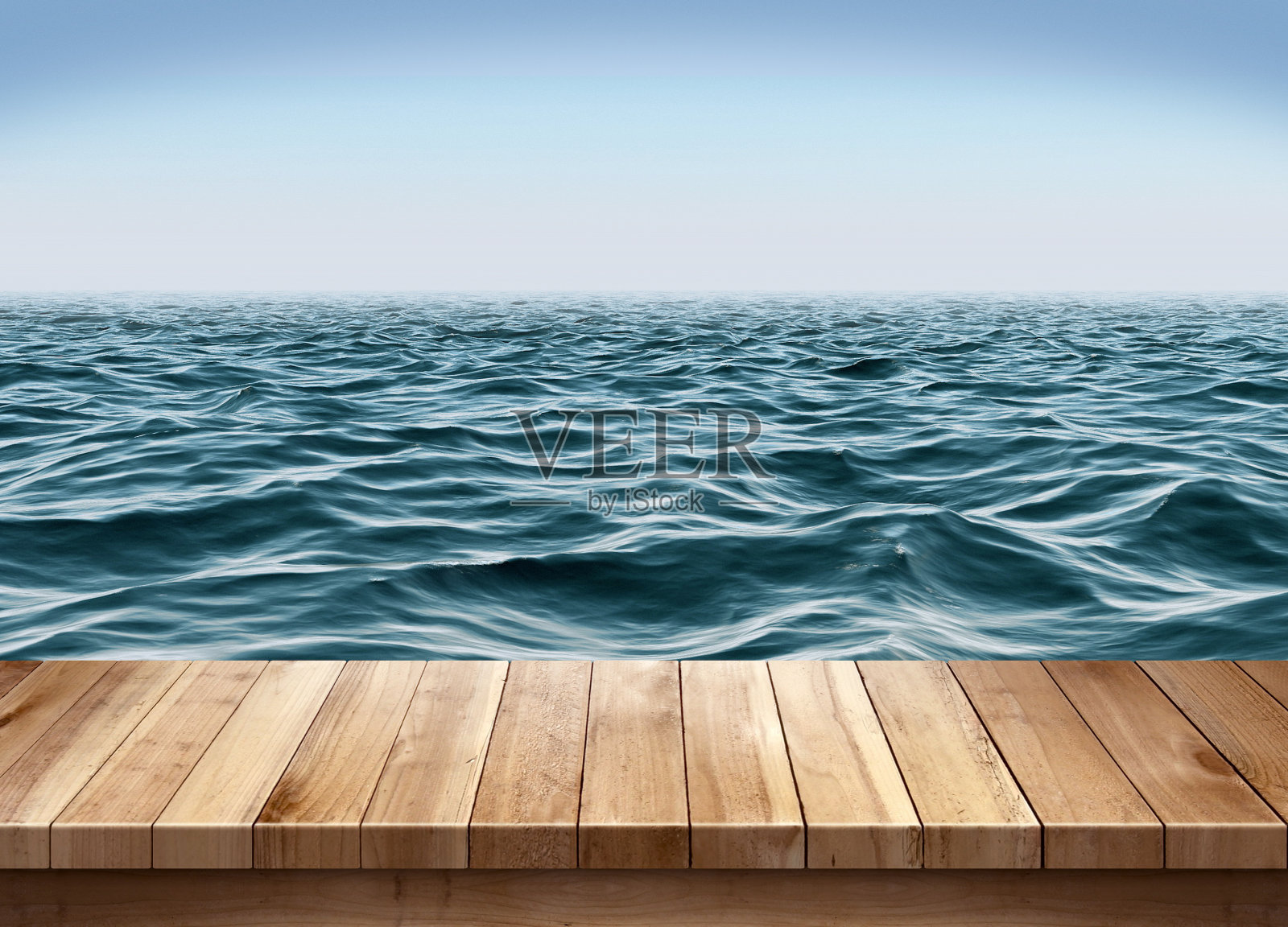 碧海蓝天，木制平台照片摄影图片