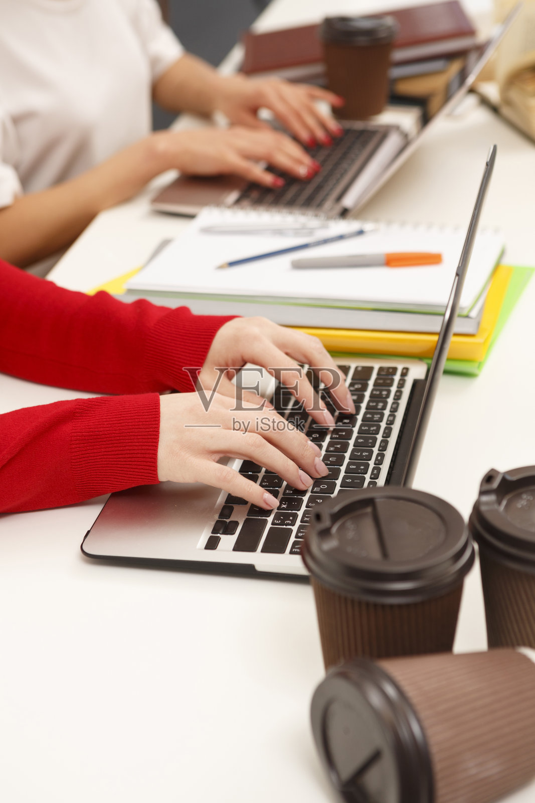 女人生长标准的照片摄影图片