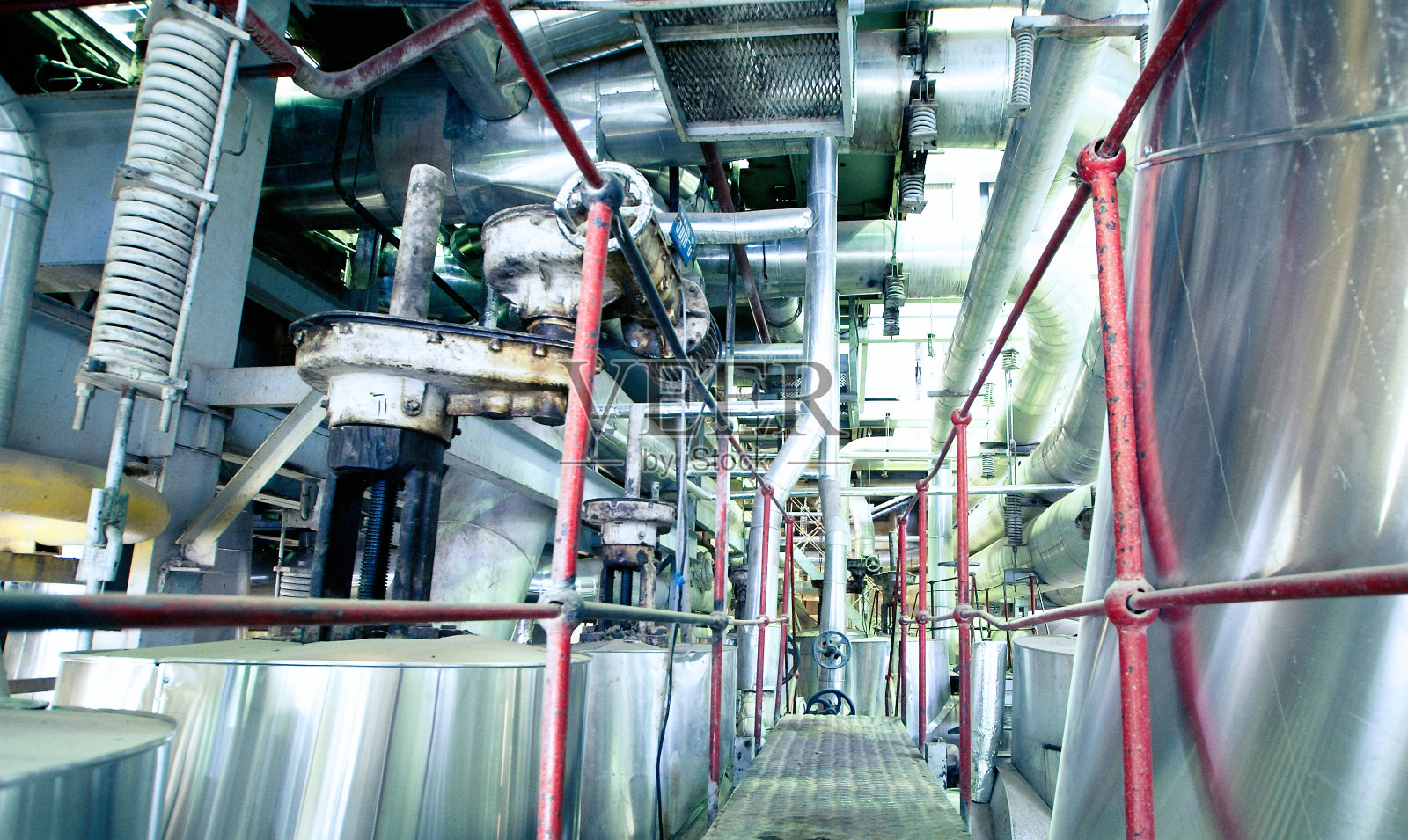 设备、电缆和管道照片摄影图片