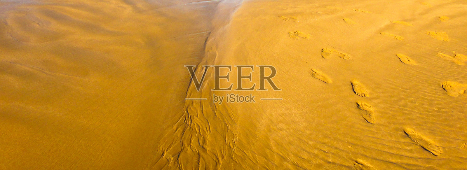 亚特兰提卡海滩上的脚印照片摄影图片