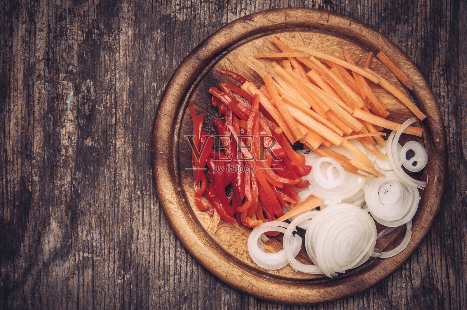 用木板切菜，俯视图照片摄影图片