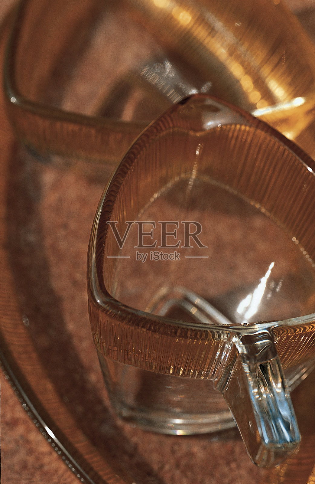 特写的清晰空三角形杯子照片摄影图片