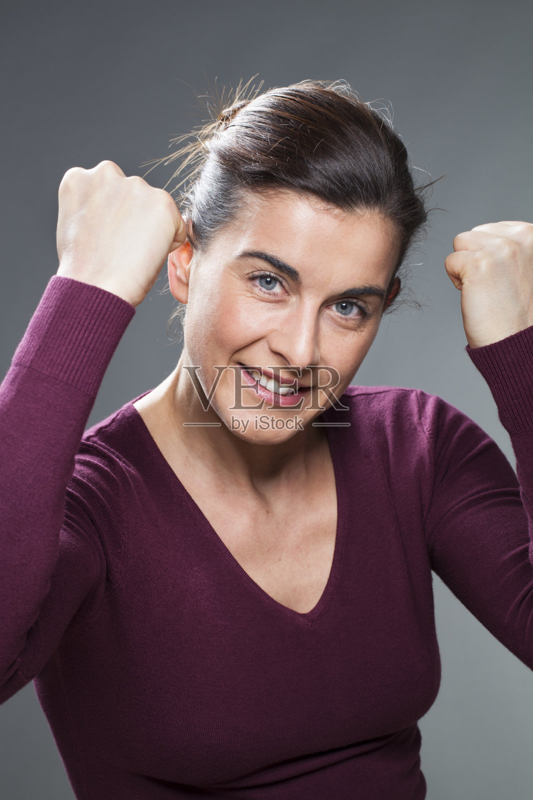 充满活力的30多岁健美女性照片摄影图片