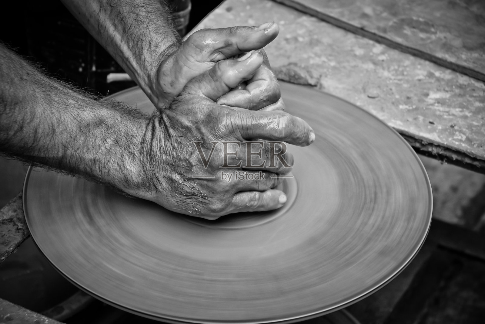 在圆圈上创建一个陶罐照片摄影图片