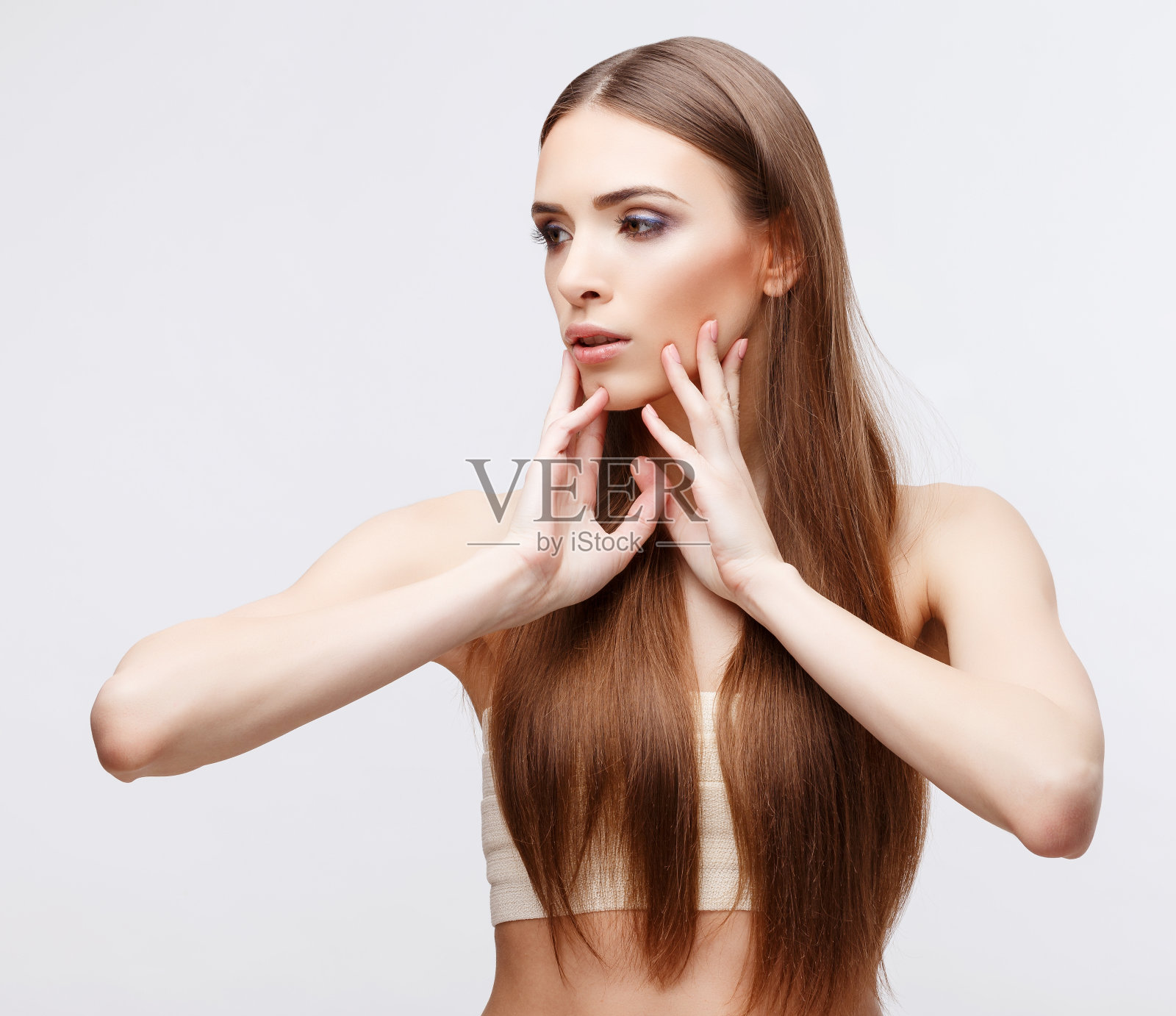 美丽的女人与清洁新鲜的皮肤照片摄影图片