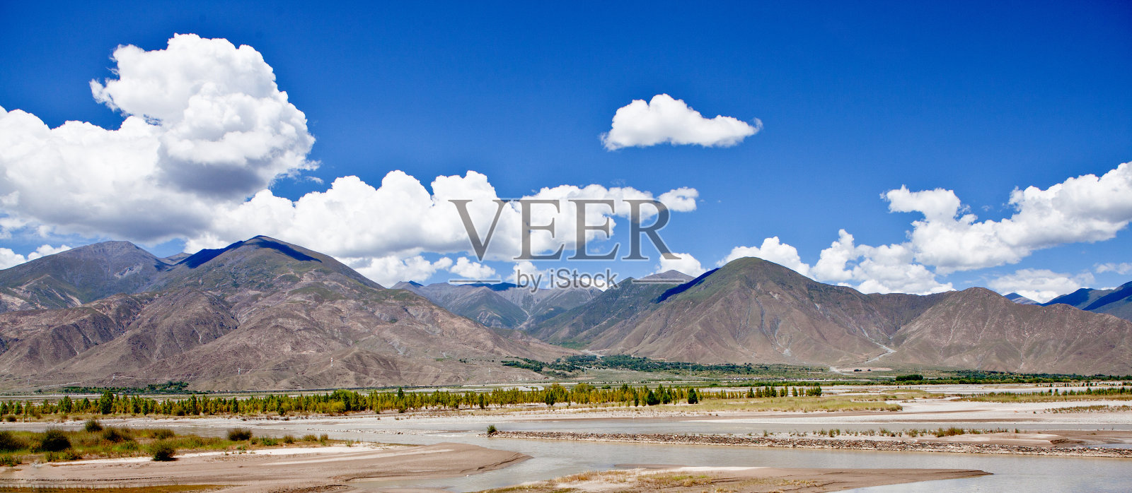 中国西藏的羊卓雍错湖照片摄影图片